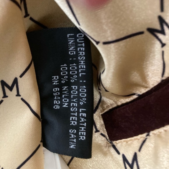 Wilson Leather Jacket vintage
NWT-M
Maroon - Picture 8 of 11